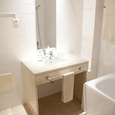Beautiful Three Bedroom In Graca